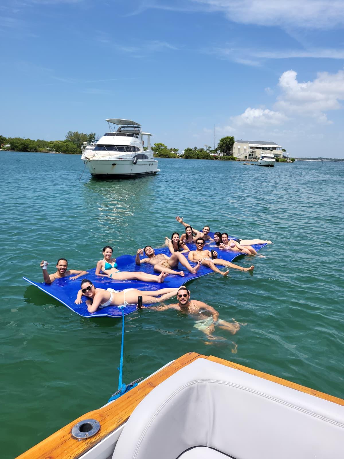 42ft Sirena (NYE Fireworks Show)