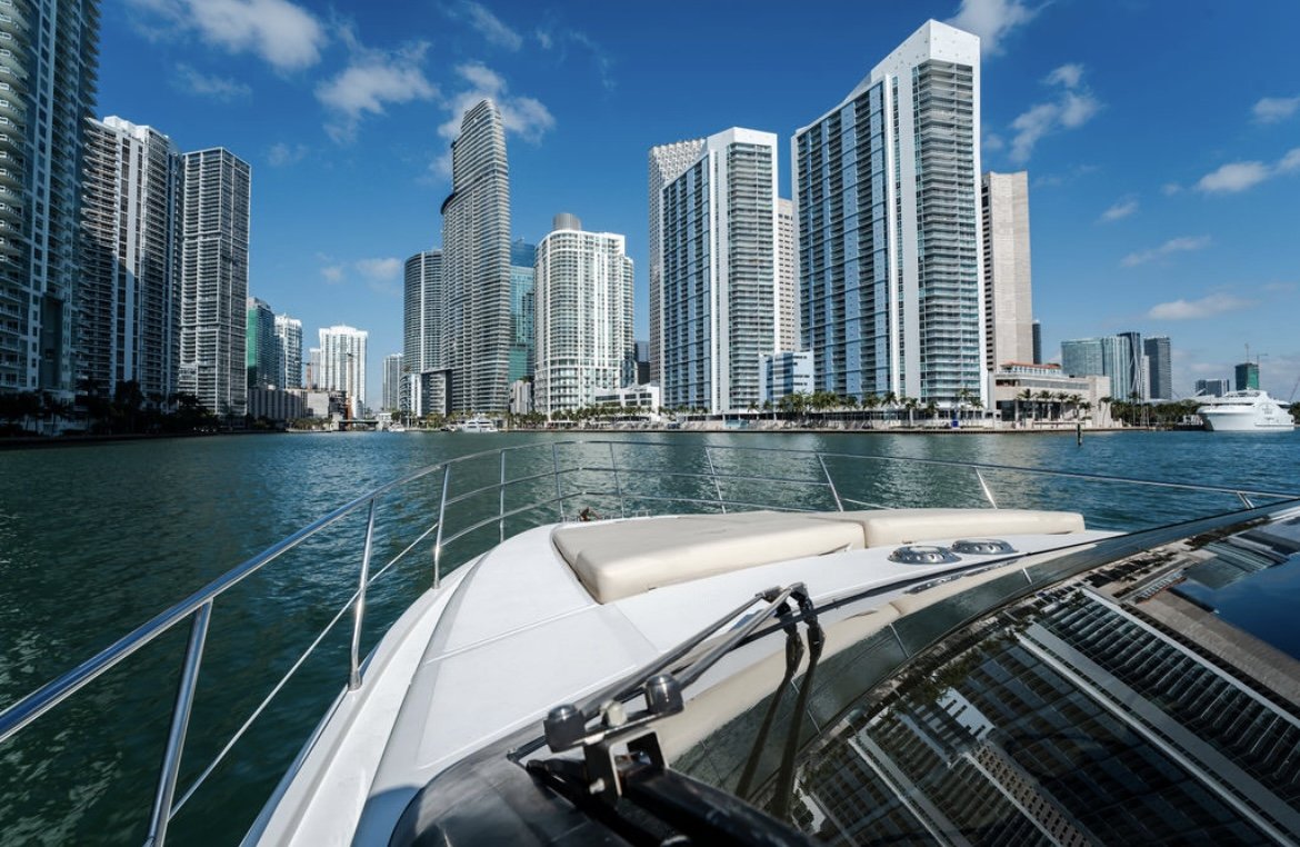 65ft Azimut R