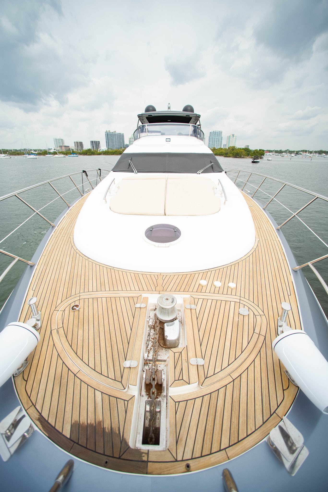 70ft Azimut 211