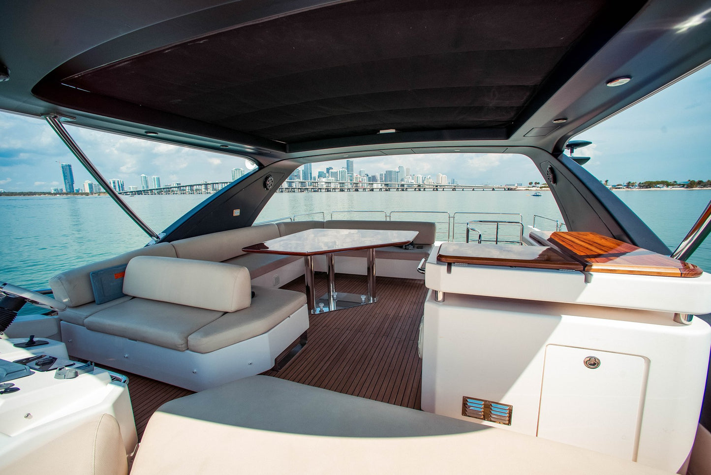 70ft Azimut 211