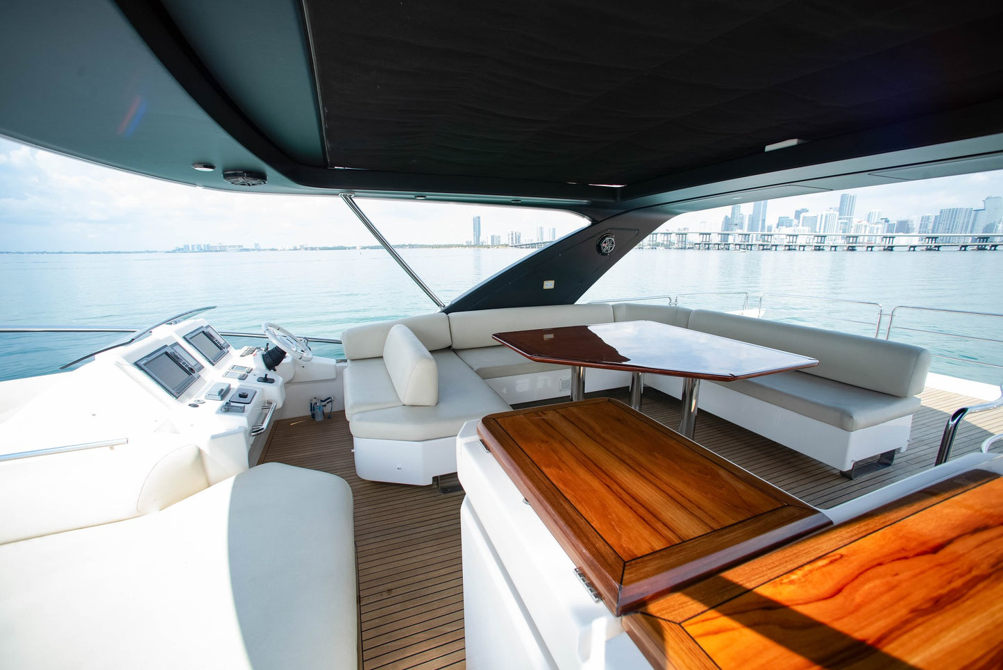 70ft Azimut 211