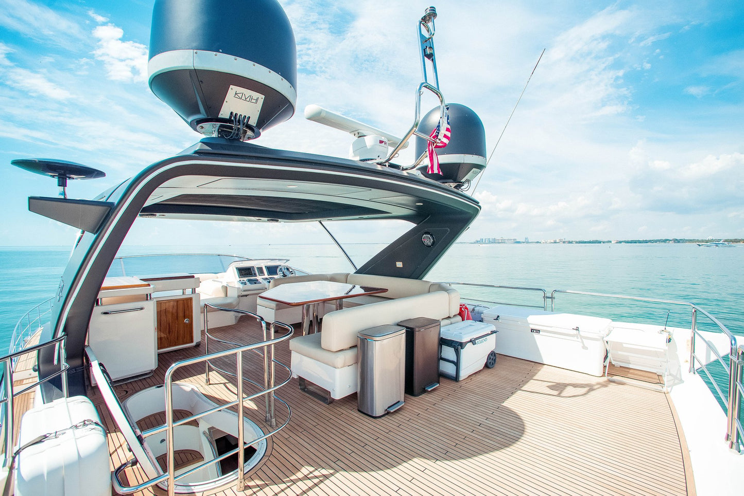 70ft Azimut 211