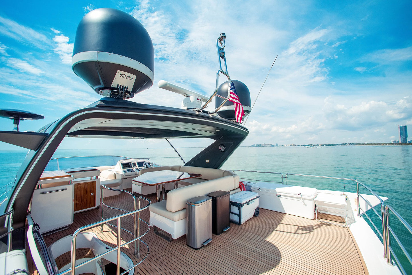 70ft Azimut 211