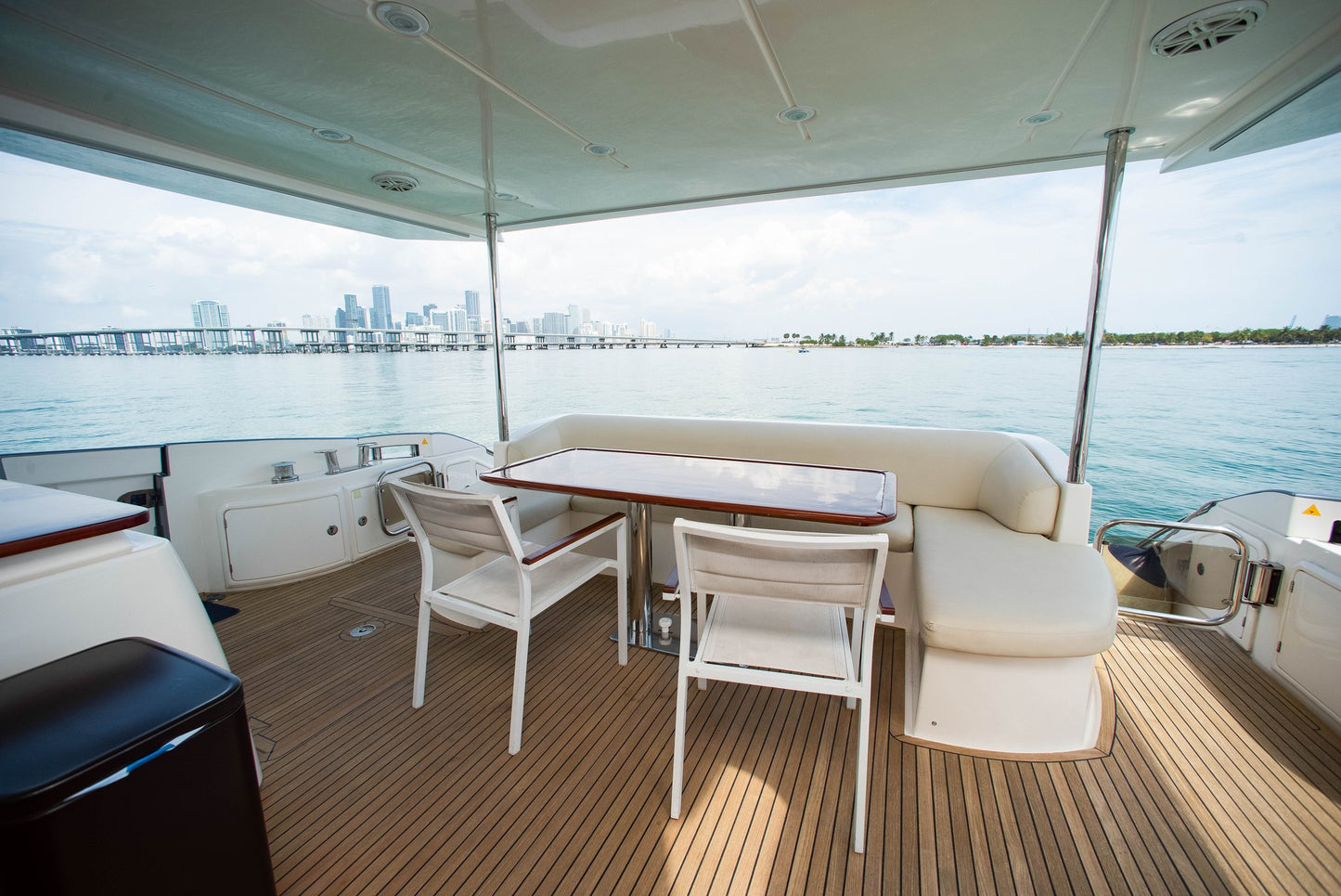 70ft Azimut 211