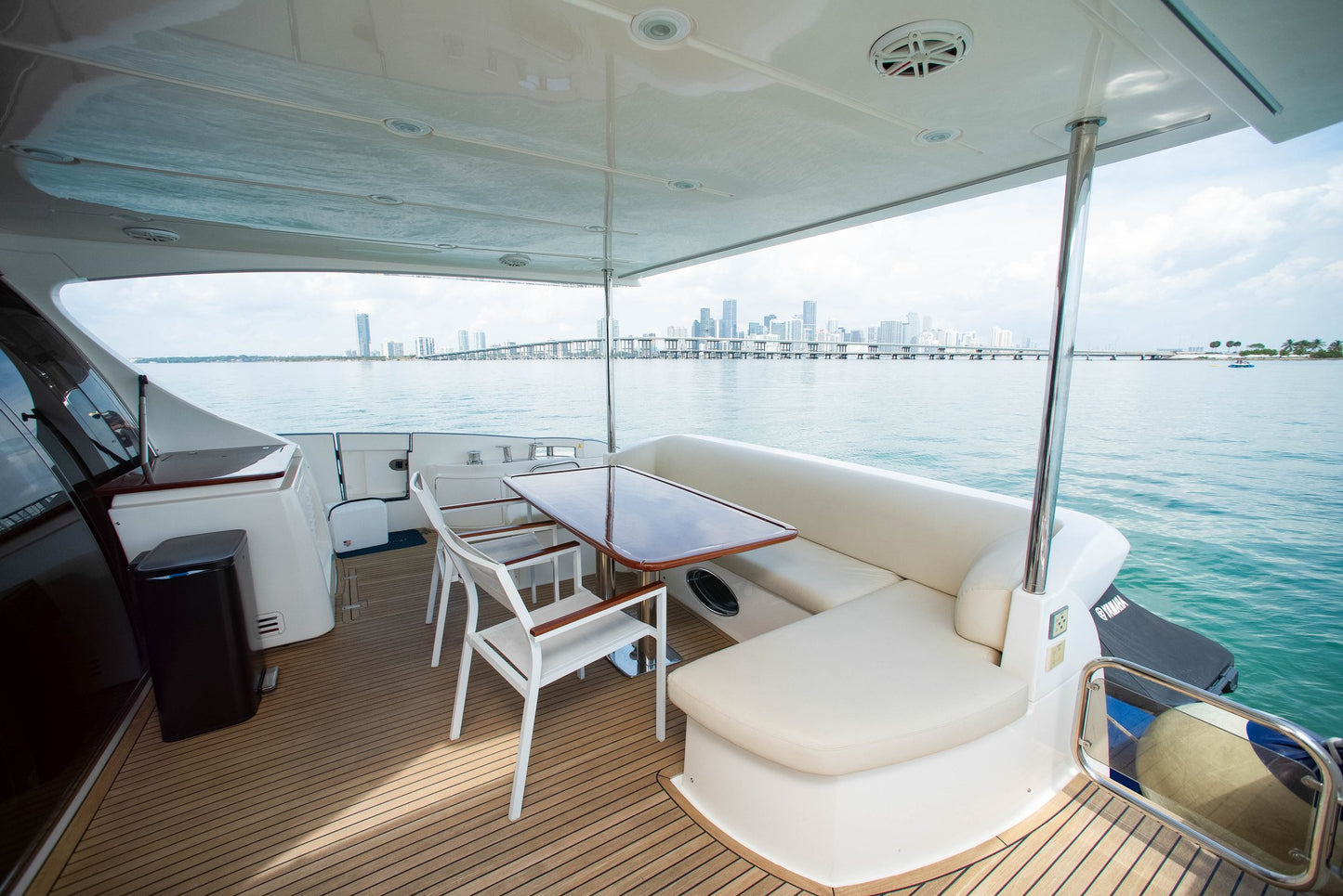 70ft Azimut 211