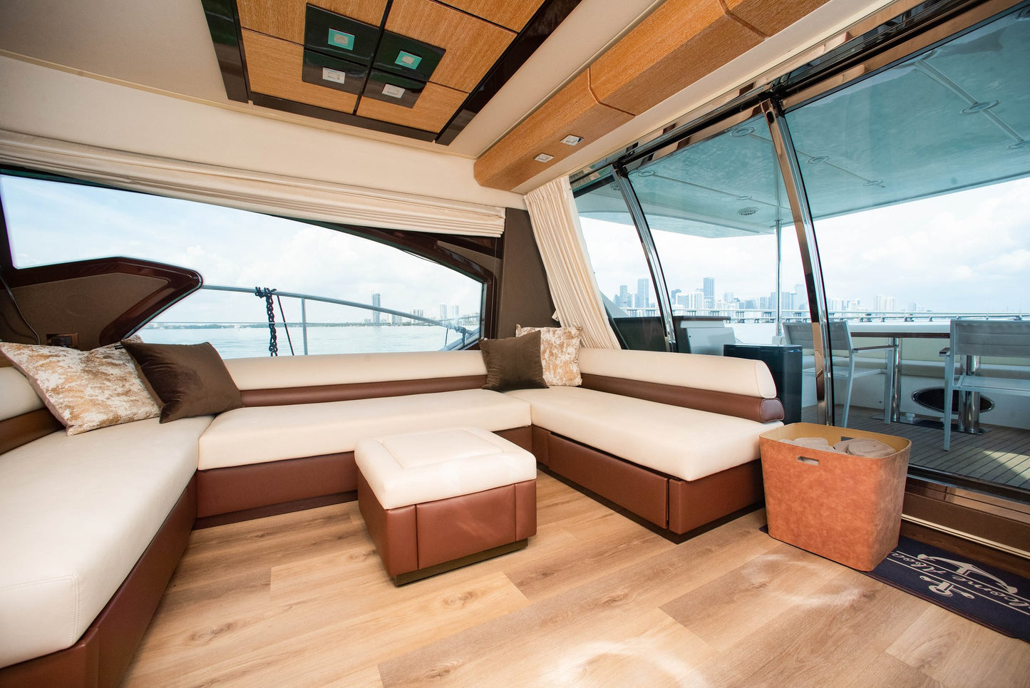 70ft Azimut 211