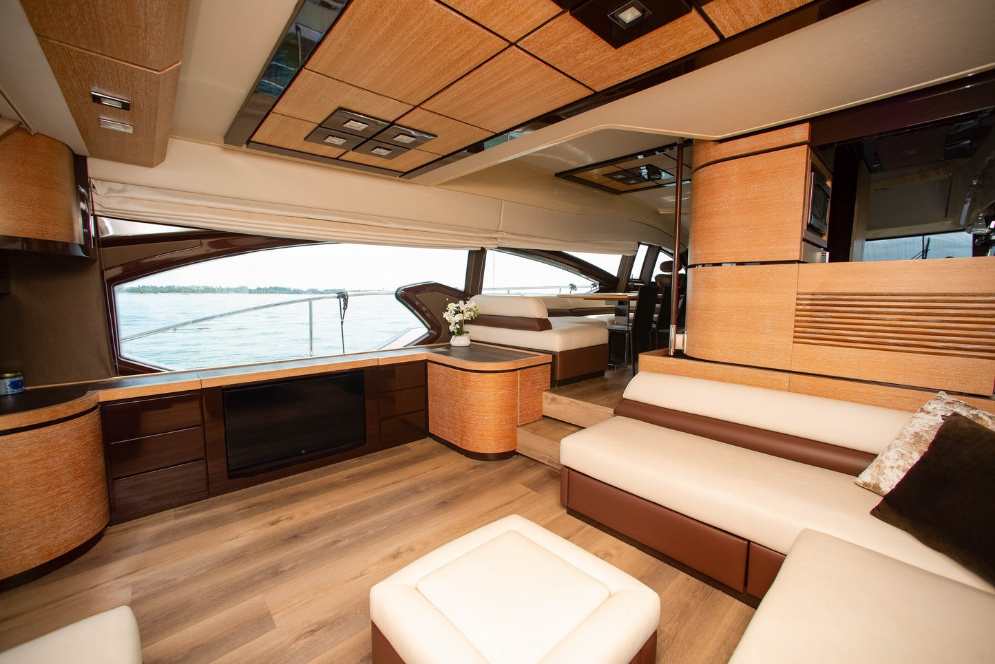 70ft Azimut 211