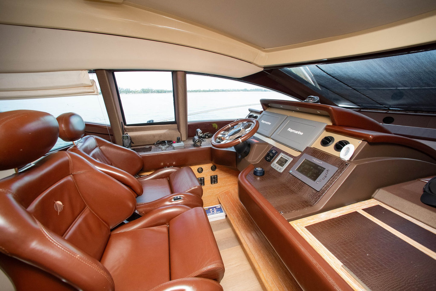 70ft Azimut 211