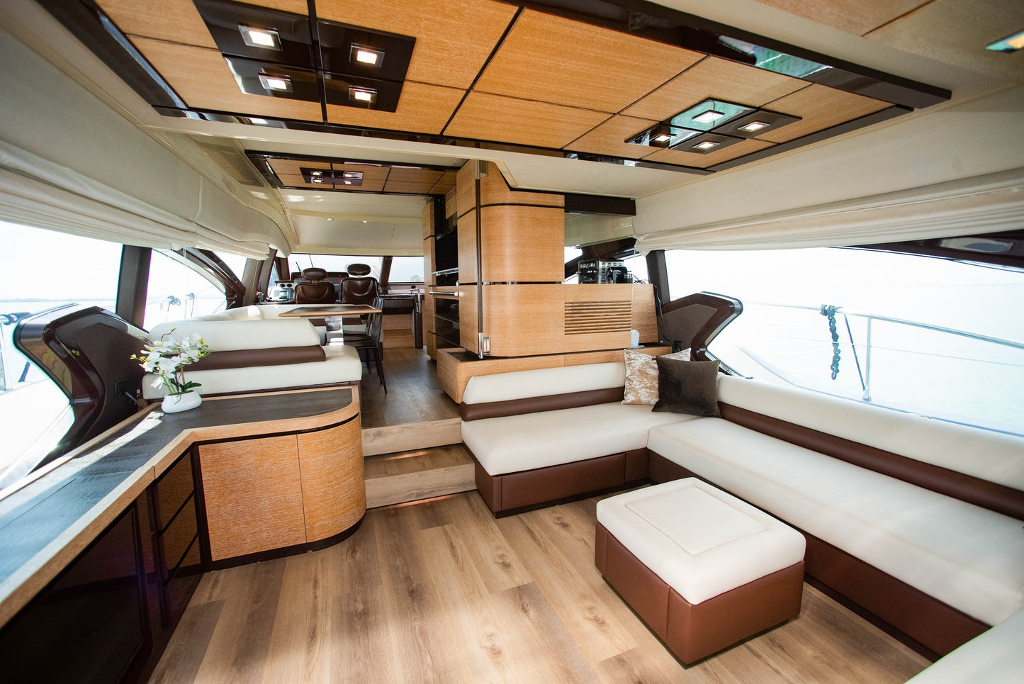 70ft Azimut 211