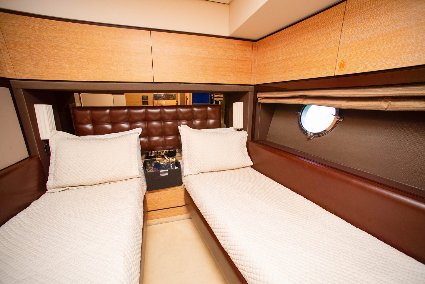 70ft Azimut 211