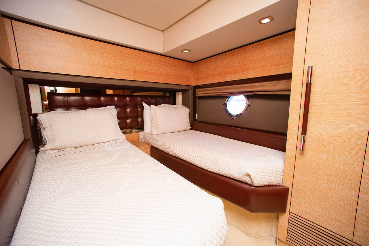 70ft Azimut 211