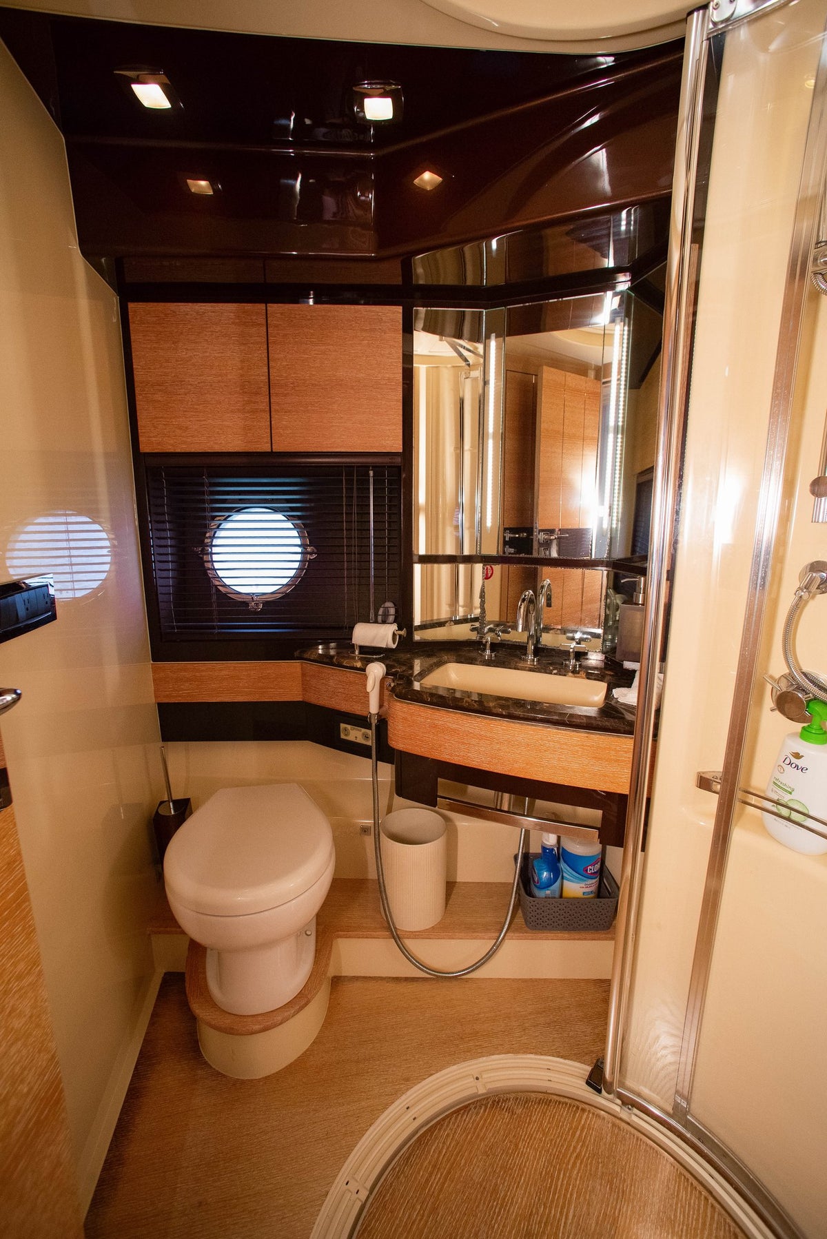 70ft Azimut 211