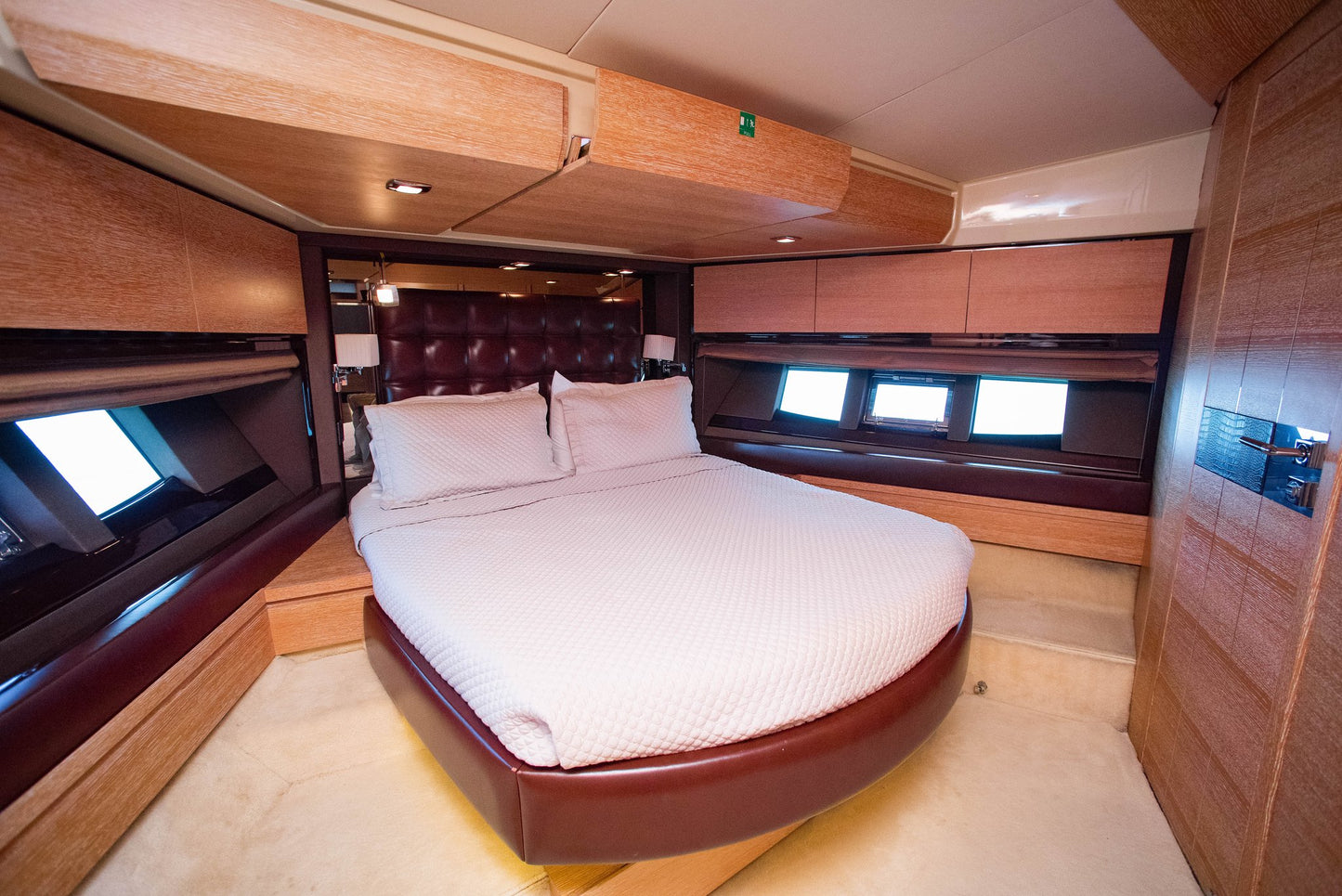 70ft Azimut 211
