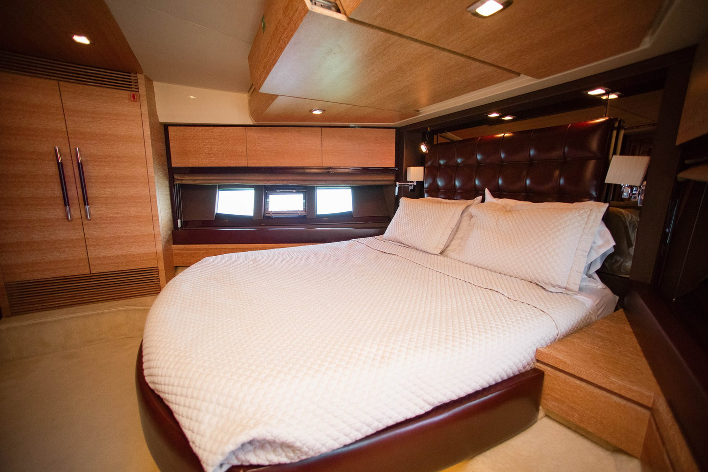70ft Azimut 211