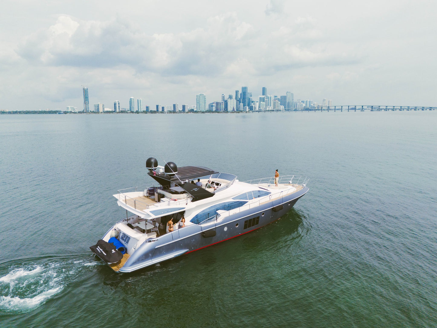 70ft Azimut 211