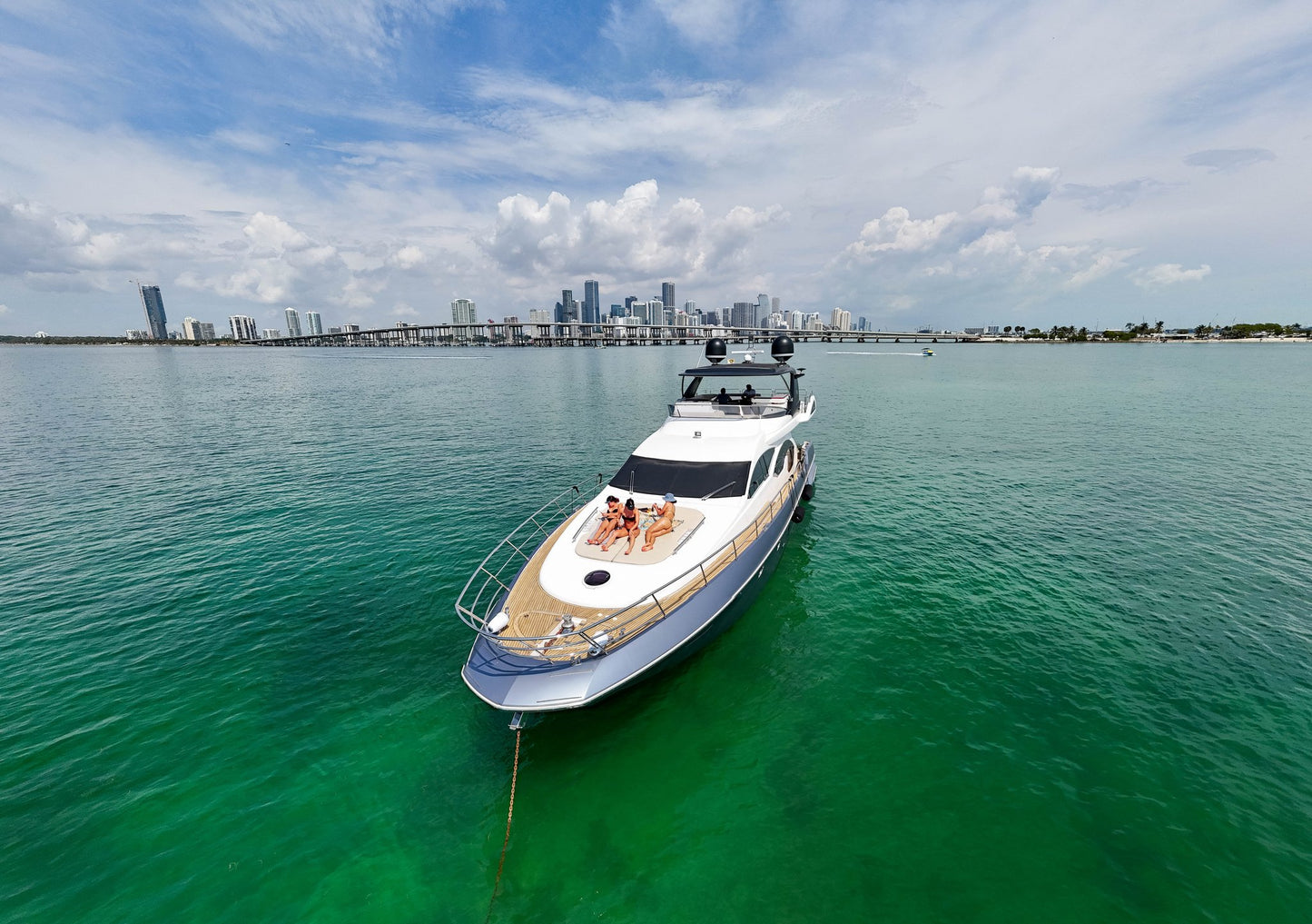 70ft Azimut 211
