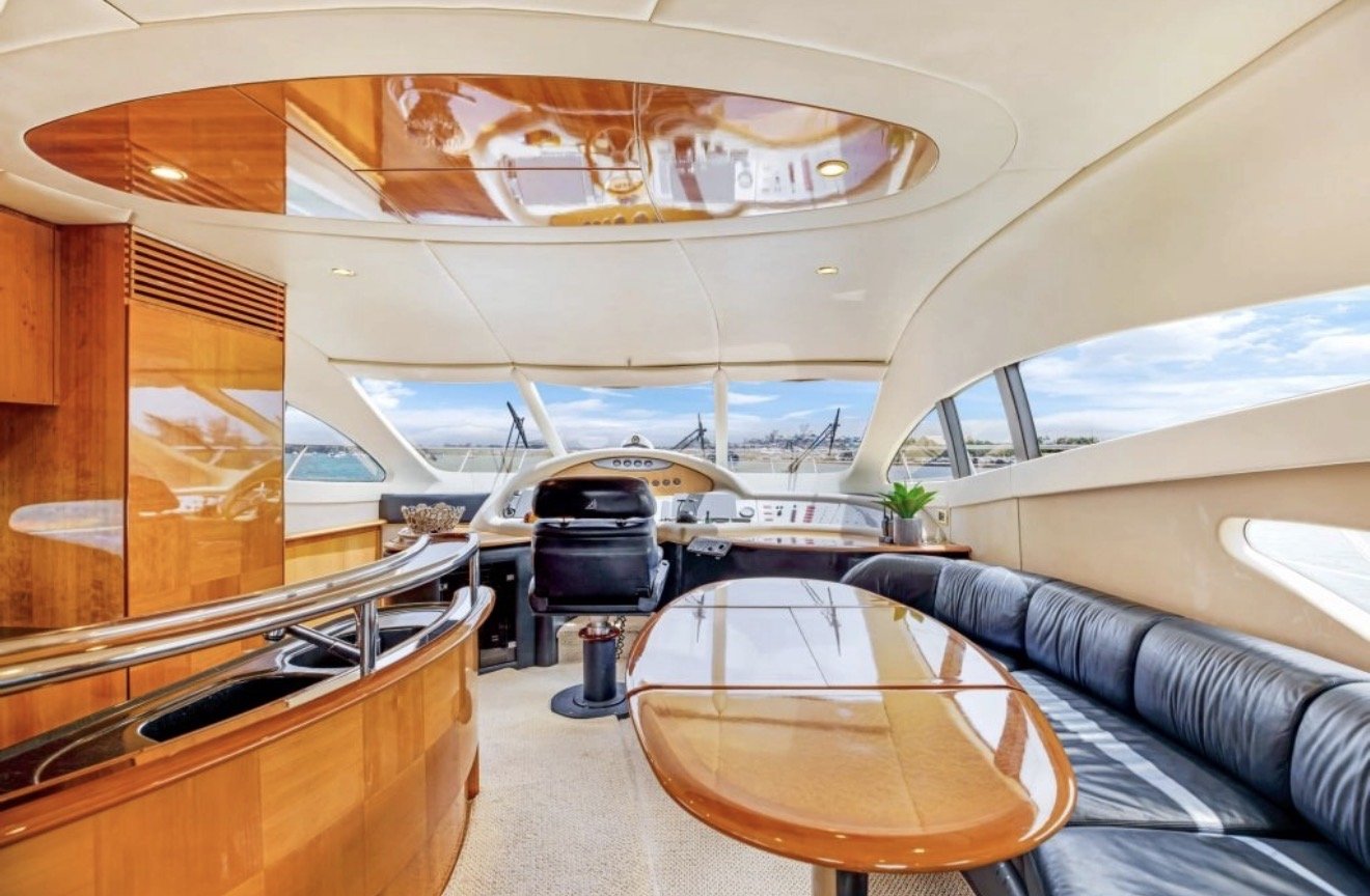 70ft Azimut Pink
