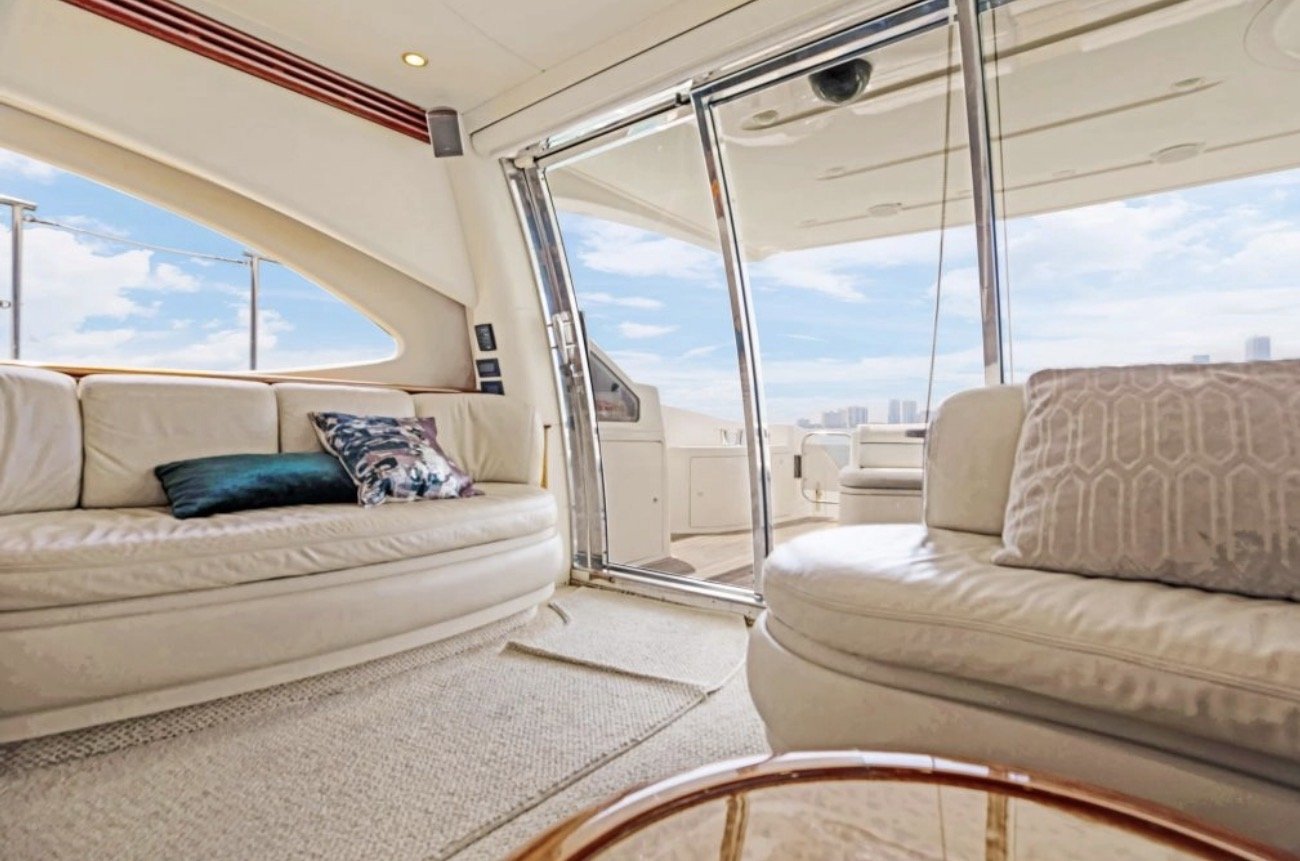 70ft Azimut Pink