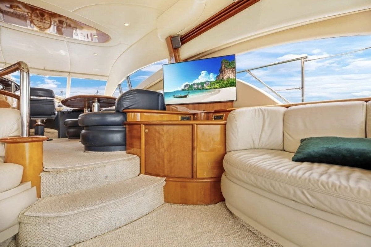 70ft Azimut Pink