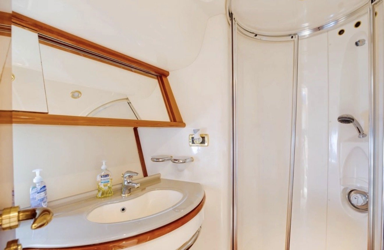 70ft Azimut Pink