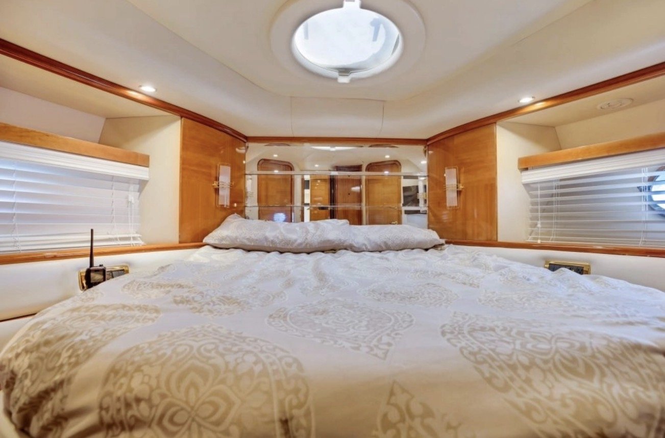 70ft Azimut Pink
