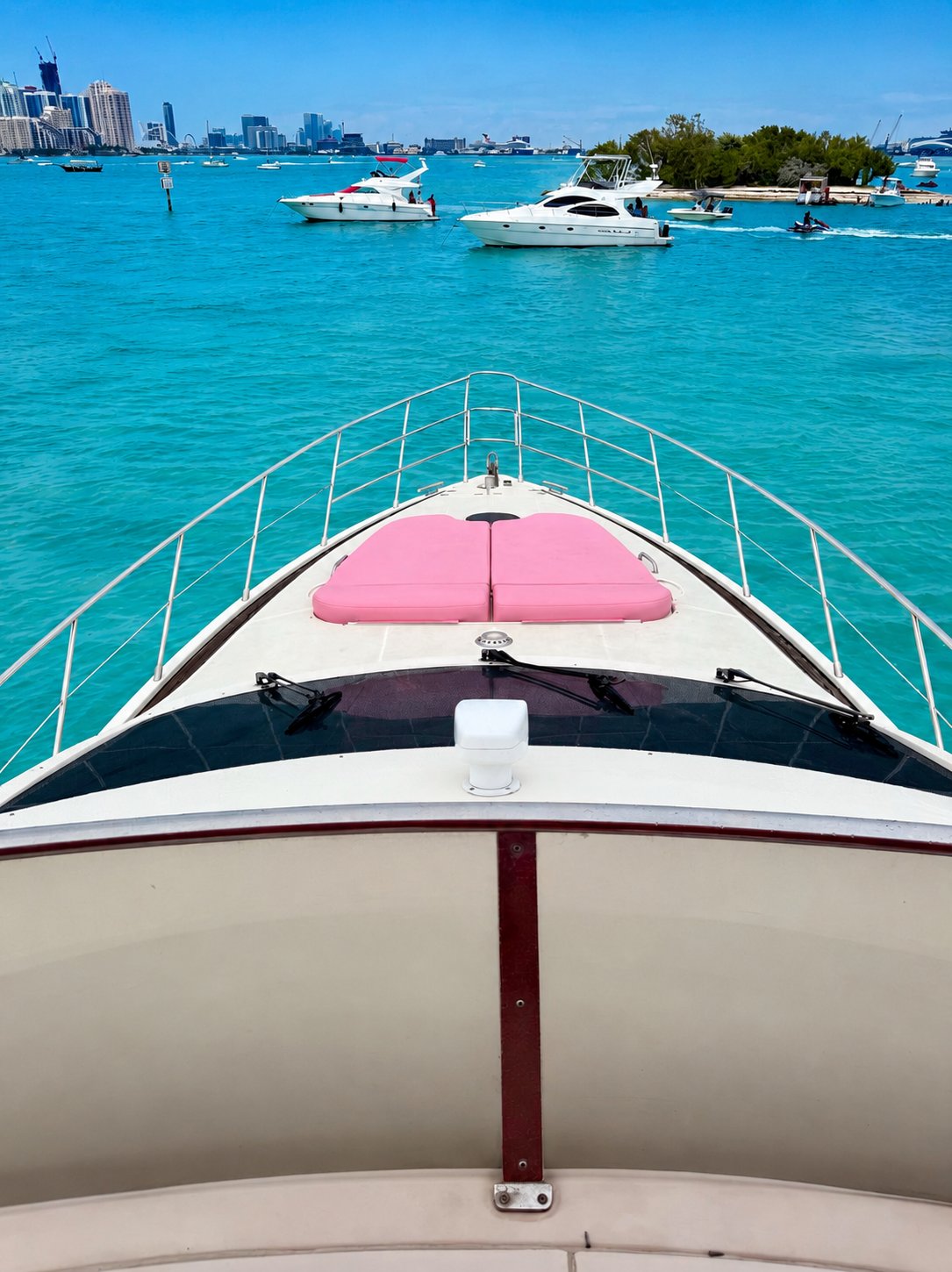 70ft Azimut Pink