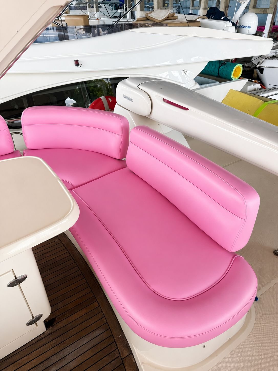 70ft Azimut Pink