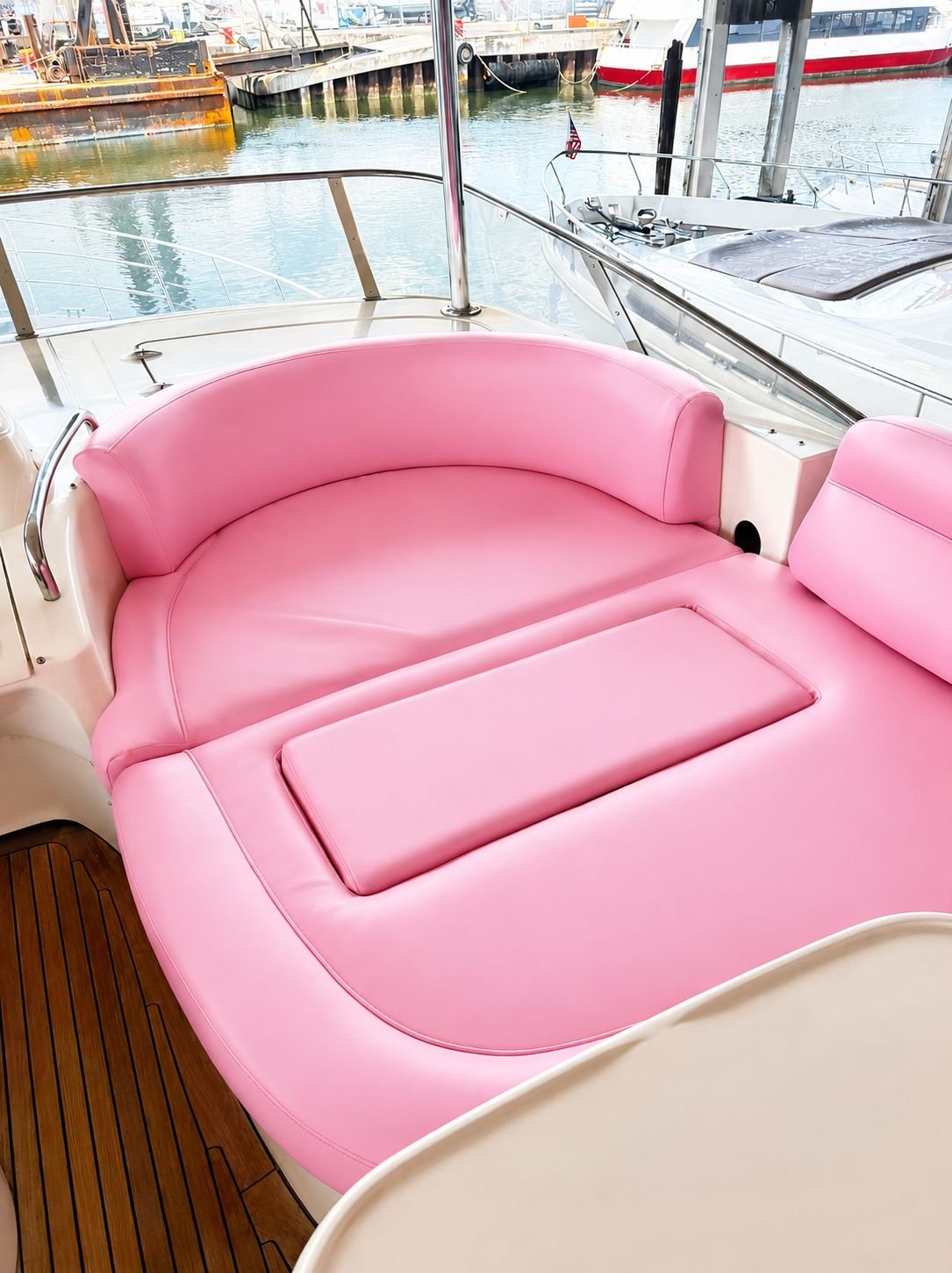 70ft Azimut Pink