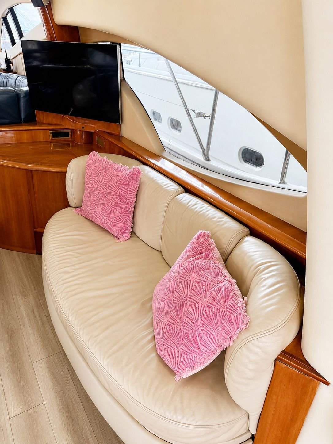 70ft Azimut Pink