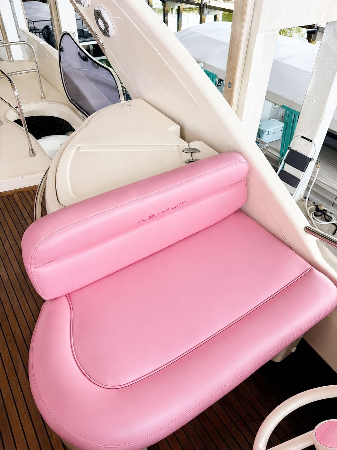 70ft Azimut Pink