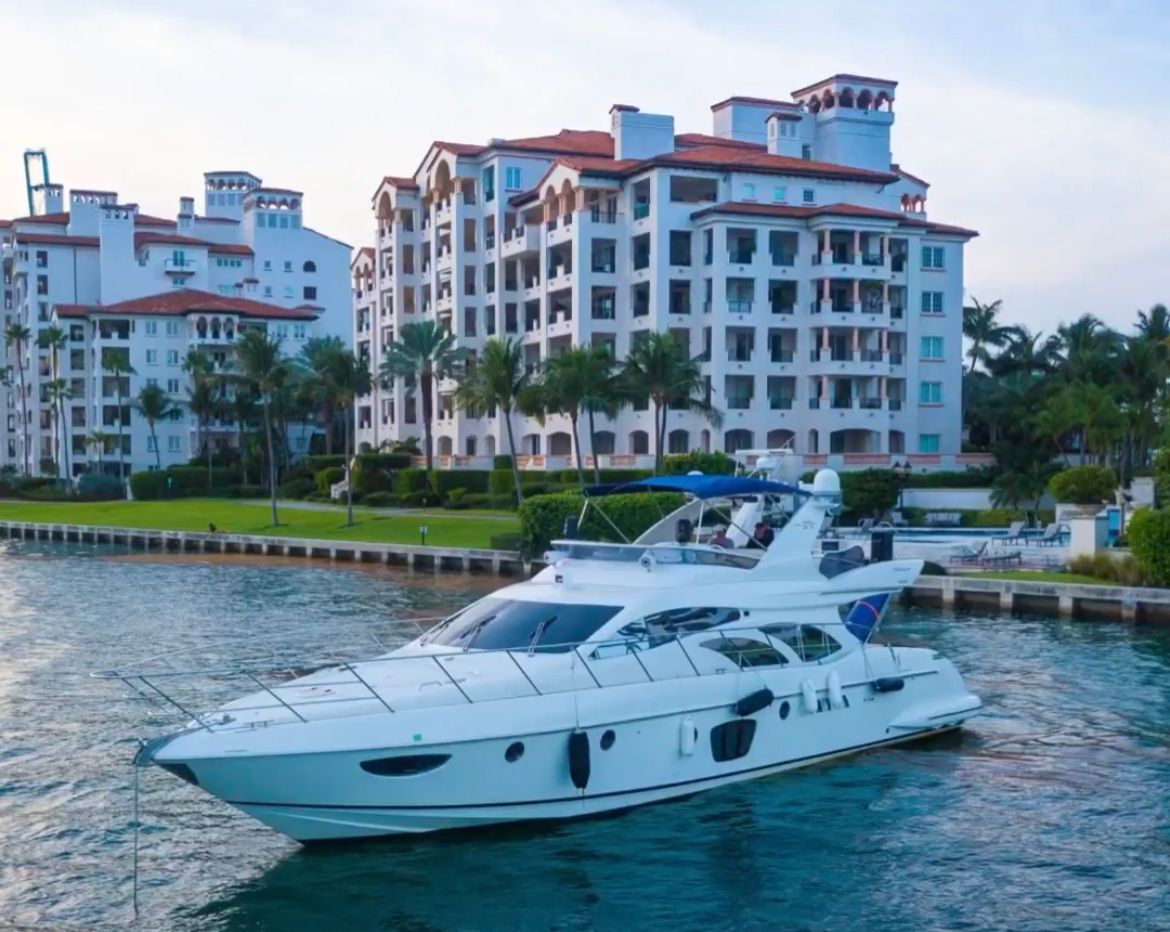 70ft Azimut