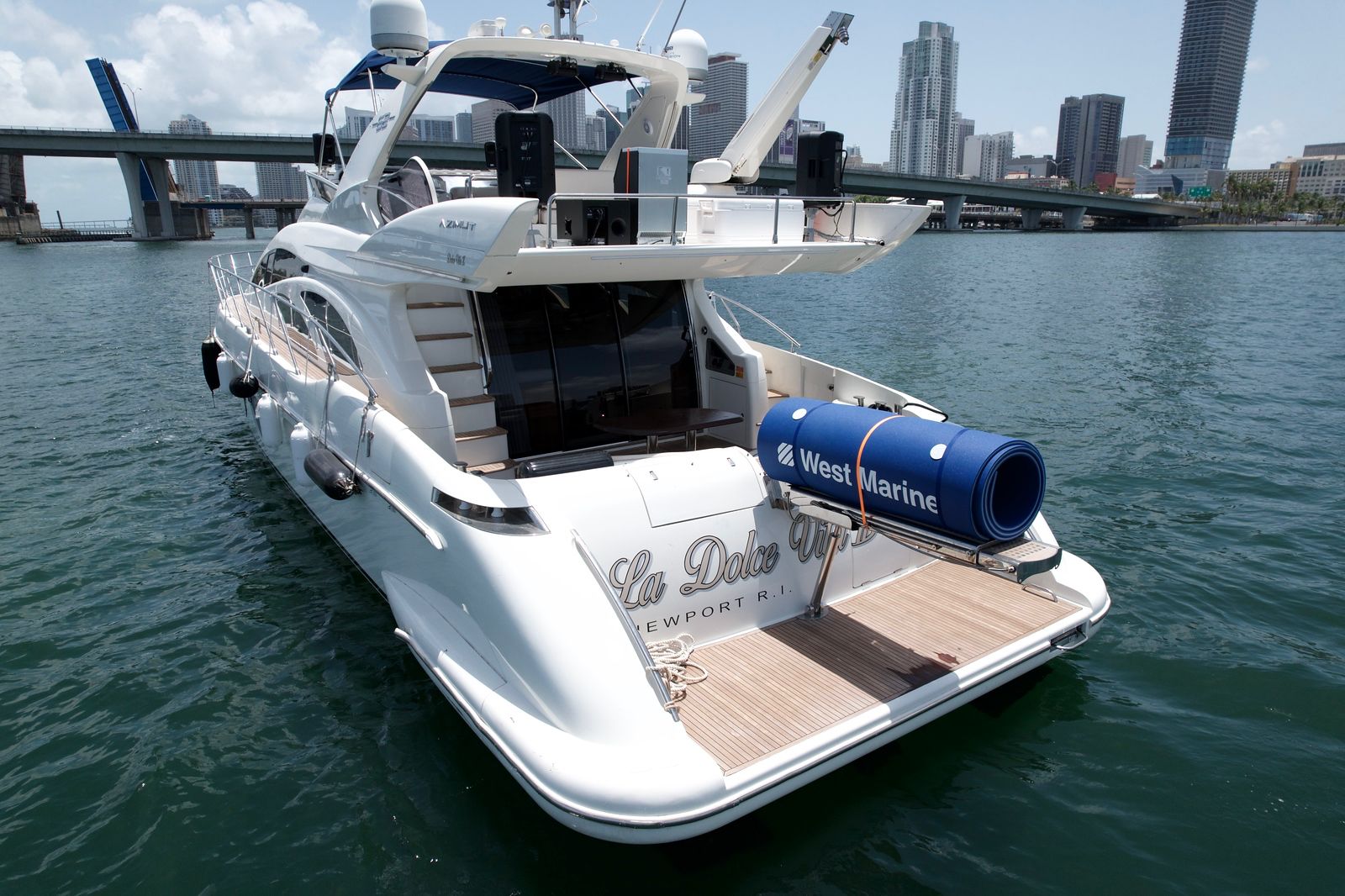 70ft Azimut